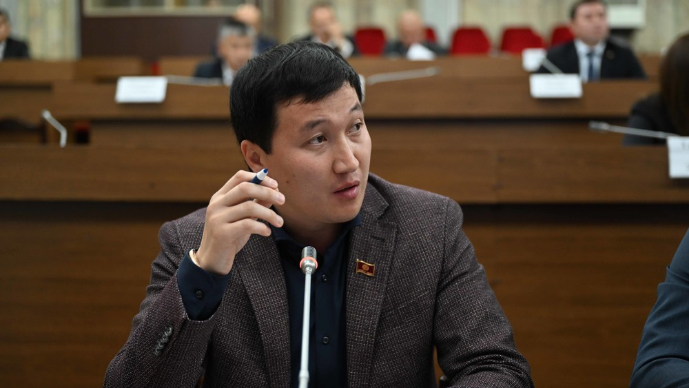 В ЖК недоумевают: Почему конфискованное имущество находят в домах задержанных сотрудников?