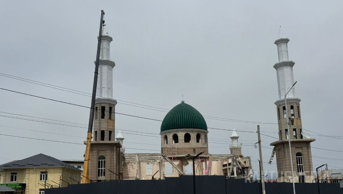 В Караколе сносят мечеть (фото, видео)