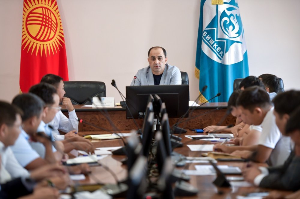 В Бишкеке частным авто разрешат в определенные часы ездить по выделенным полосам. График