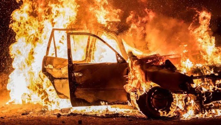 В селе Луговом недалеко от границы полностью сгорел автомобиль
