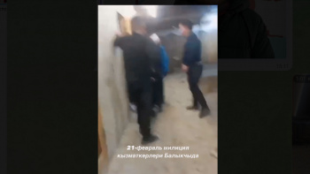 В Ташкенте пьяная мать избила несовершеннолетнюю дочь на глазах у людей — видео