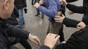 На Иссык-Куле парни заступились за девушку. Их избили, а потом одного еще и посадили