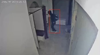 Момент кражи в ПВЗ и баре в Бишкеке попал на видео