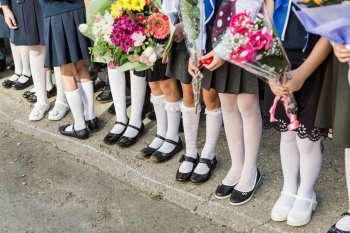 "В классе до 60 детей". Семья не смогла устроить троих своих детей в школу