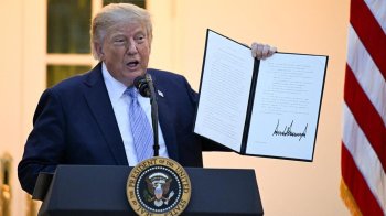 Трамп подписал закон об "адских санкциях" против России