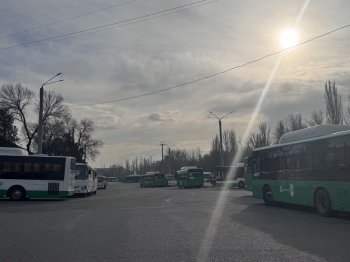 В центре Бишкека произошло ДТП с участием автобуса