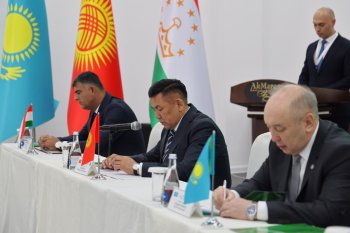 В Иссык-Кульской области проходит трехсторонняя встреча пограничных ведомств Кыргызстана, Казахстана и Таджикистана. Стороны обсуждают ситуацию на границах и сотрудничество на 2027 год.