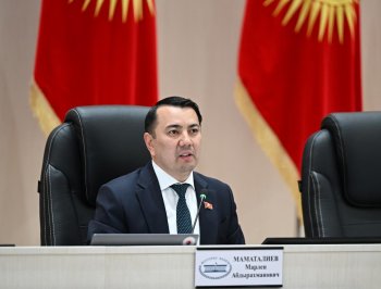 Жапаров сможет идти на выборы, оставаясь президентом. Маматалиев объяснил почему