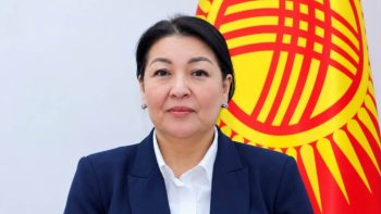 Винеру Раимбачаеву представили коллективу полпредства президента в Ошской области.