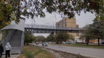 В Бишкеке на надземном переходе в Кок-Жаре не будет навеса.