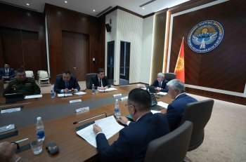 В Кыргызстане обсудили подготовку к президентским выборам 27 января 2027 года. На заседании республиканского штаба рассмотрели готовность участков, списки избирателей, безопасность и биометрическую идентификацию.