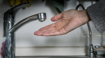 Жители Рабочего городка шестой день сидят без холодной воды.