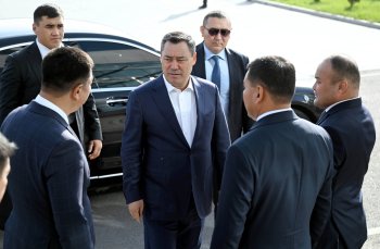 Президенту показали и рассказали, как развиваются Манас и Сузак