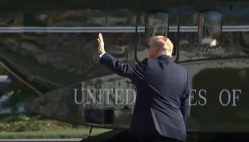 Ролик с Дональдом Трампом, который приветствует "никого", стал вирусным