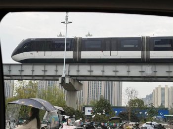 В Бишкеке задумались о подвесном метро для борьбы с пробками. Торобаев обратился к BYD