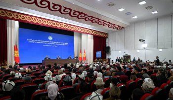 Садыр Жапаров посетил Токтогульский район, где ознакомился с развитием инфраструктуры и встретился с жителями. За 2021–2026 годы в районе открыли 215 предприятий, создали 1 576 рабочих мест и ввели в эксплуатацию 50 объектов.